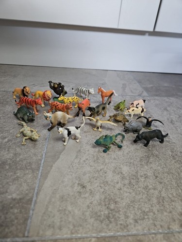Animal toy figures - 23,