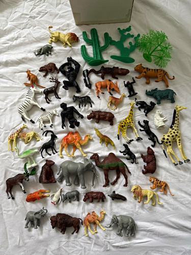 Vintage 2000s miniature zoo - 2000s,