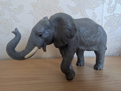 Elc grey elephant - elc, safari